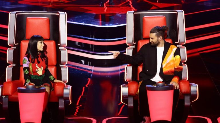 Discuția dintre Irina Rimes și Smiley i-a lăsat mască pe fani: „De ce suferi tu pentru toți proștii?”. Detaliul pe care l-a observat artistul