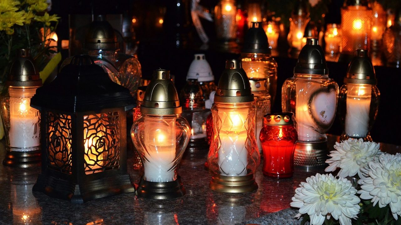 Ziua Morților 2022. Când se sărbătorește și ce nu e bine să faci