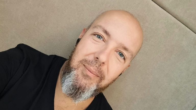 Cât trebuie să coste cadoul de Crăciun, de fapt. Radu Leca, psiholog: „Cu cât subiectul se simte mai vinovat, cu atât cadoul o să fie mai scump” EXCLUSIV