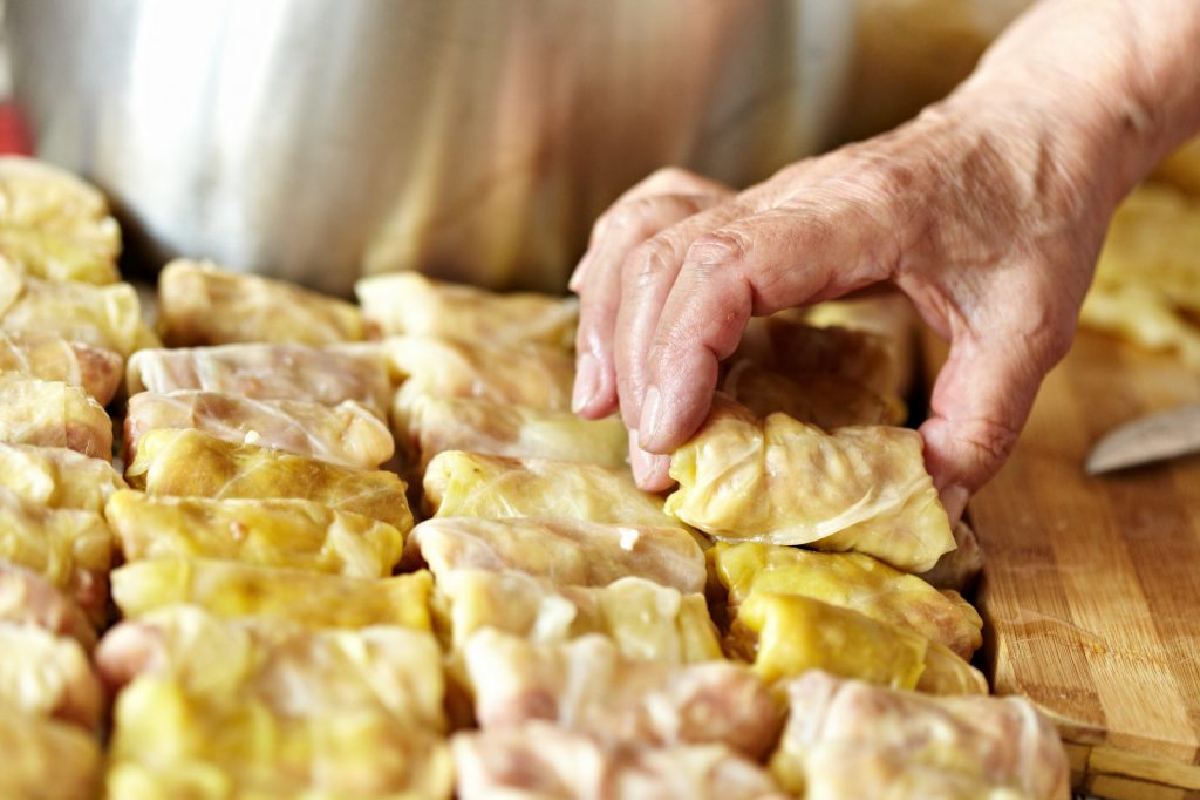 Cum se împăturesc sarmalele corect