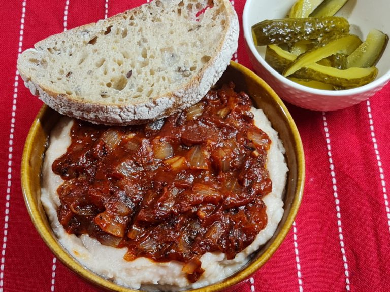 Fasole bătută cu ceapă călită, rețetă de post. Ingredientul pe care să-l adaugi ca să fiarbă mai repede