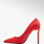 Produsele care sunt la mare cautare in aceasta perioada in magazinele de incaltaminte