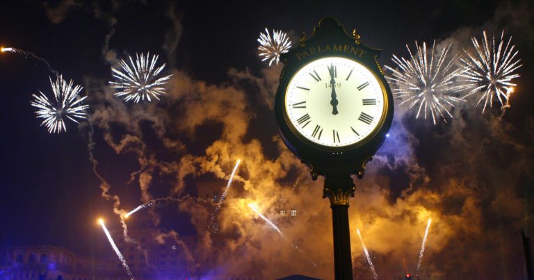 Revelion 2023, tradiții, obiceiuri și superstiții. Ce nu este bine să faci sub nicio formă în noaptea de Anul Nou