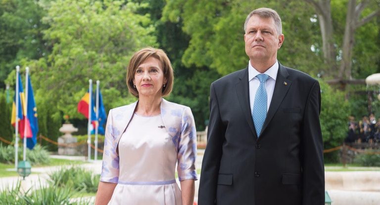 Ce nu a făcut niciodată Carmen Iohannis de când este prima doamnă a României. Diferența uriașă între ea și alte soții de președinte