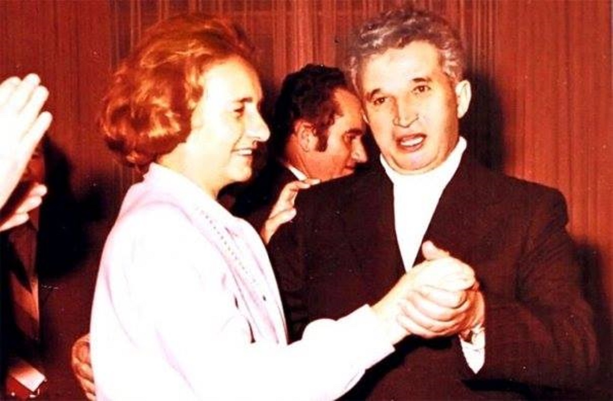 Elena Ceaușescu ascundea o frunză sub covor