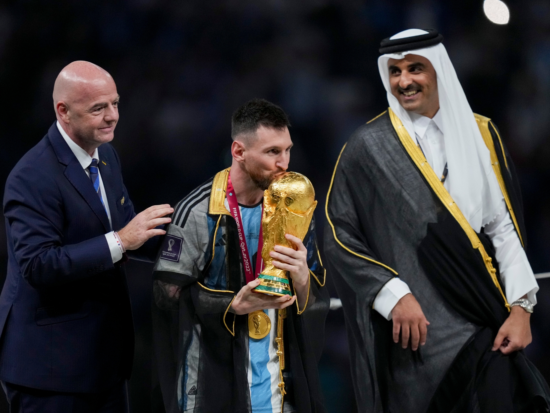 De ce Messi a acceptat să poarte mantia oferită de emirul Qatarului