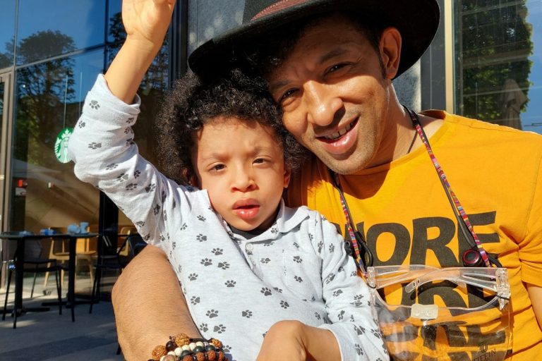 Kamara se gândește la o carieră artistică pentru fiul lui, Leon: “Este foarte talentat. Are o voce foarte puternică” VIDEO EXCLUSIV