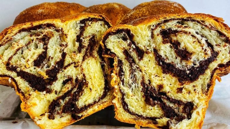 Ce să faci cu ouăle înainte de a le pune în aluatul de cozonac. Doar așa va ieși auriu și super pufos