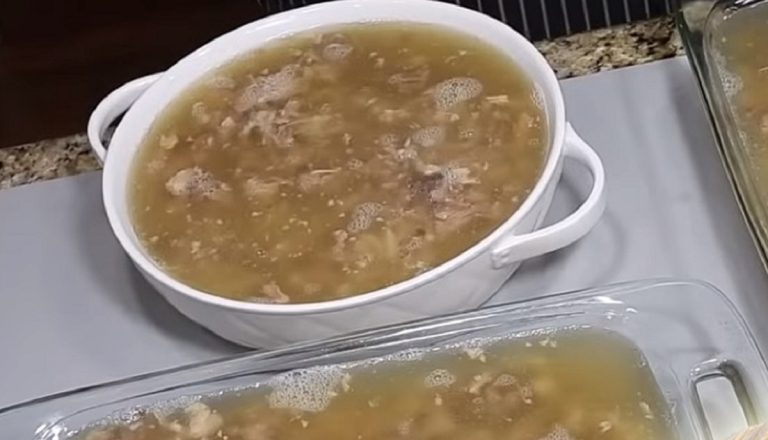 Cât timp se fierbe, de fapt, piftia. Trucul secret pentru a ieși limpede și închegată