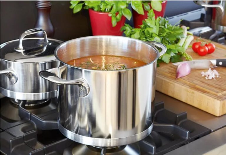 De ce să nu lași oala cu ciorbă fierbinte să se răcească pe aragaz, de fapt. Multe persoane fac greșeala