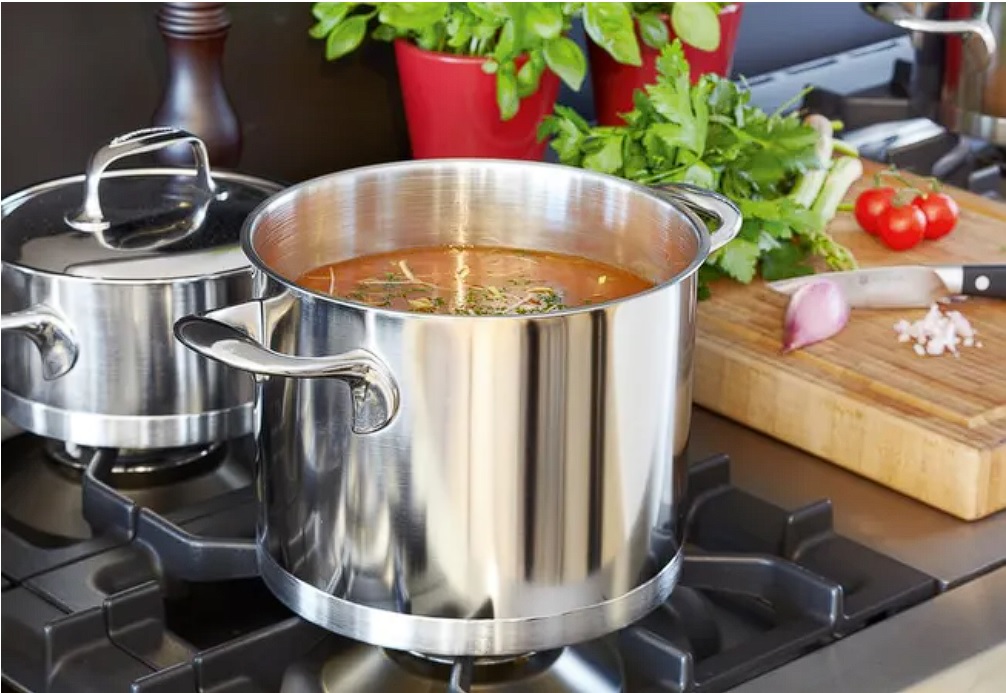 De ce să nu lași oala cu ciorbă fierbinte să se răcească pe aragaz