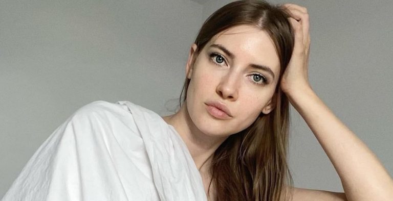 Cu ce a înlocuit Iulia Albu celebra găină. Primele imagini, fanii au reacționat imediat: “E splendid cu urechile alea clăpăuge”