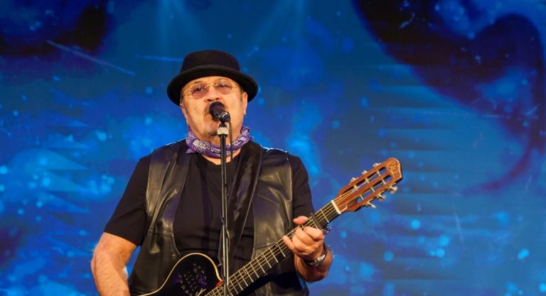 Mircea Baniciu a păstrat vie legenda Phoenix, după fuga trupei în Germania. „Cântecele au fost făcute de noi toți, nu de unul singur” VIDEO EXCLUSIV