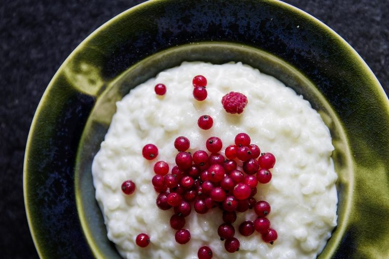 Cât timp se fierbe orezul cu lapte. Secretul pentru a obține un desert delicios