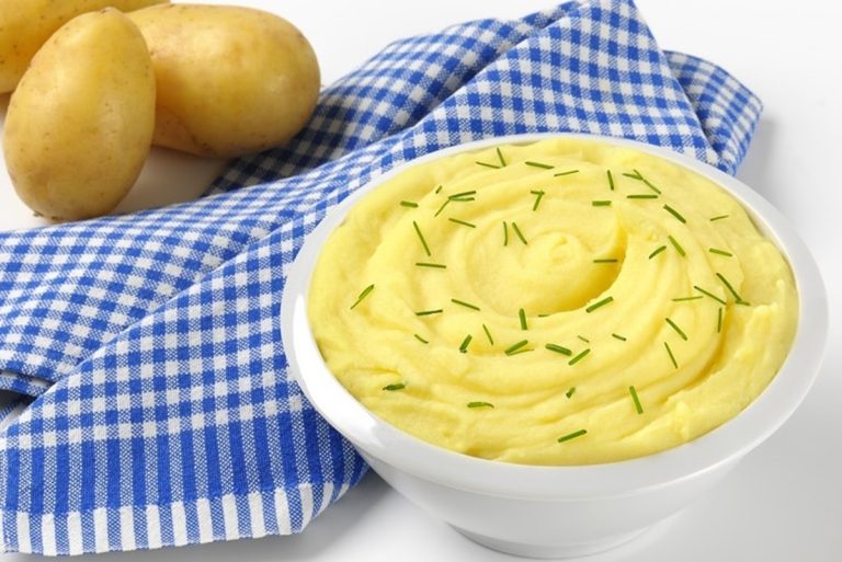 Ce să pui peste cartofi pentru un piure pufos ca la restaurant. Va fi de 5 ori mai gustos
