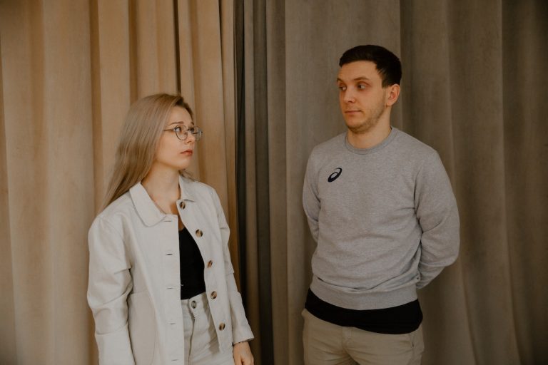 Simt că nu am nicio bază în iubitul meu. Mereu îmi spune că mă iubește, dar  nu e niciodată acolo când am nevoie de el