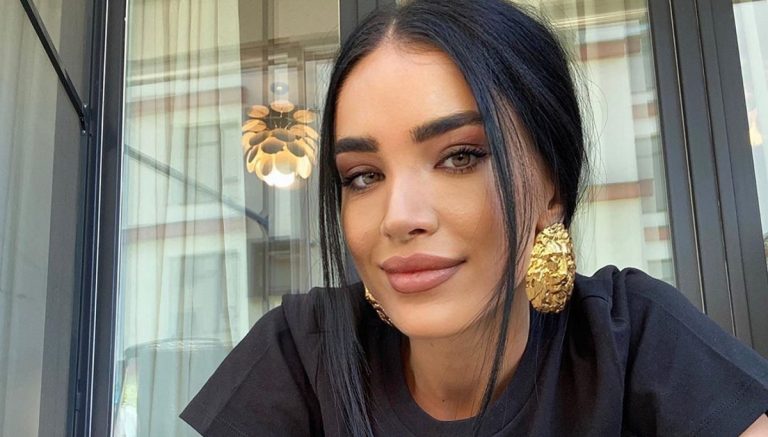 Ce operații estetice are Adelina Pestrițu. Vedeta a dat cărțile pe față: „Ne ajută natura, dar hai să fim serioși”