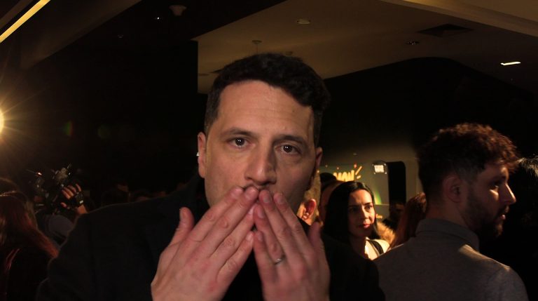 Adrian Nartea, la un pas să nu fie recunoscut de fiicele lui. „Trebuie să vă obișnuiți cu Chiriac din O noapte furtunoasă”. Prin ce schimbare de look a trecut VIDEO EXCLUSIV