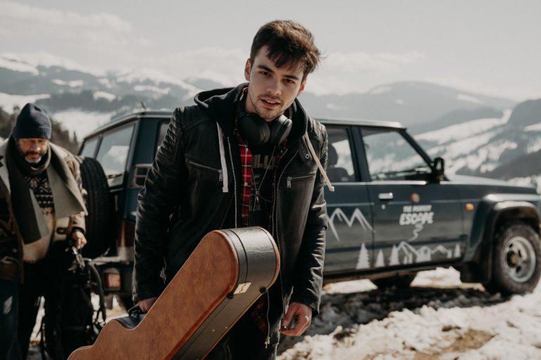 Bogdan Iancu a dat casting pe zoom pentru „The Perfect Escape”. Ce spune despre noul film în care joacă și viața lui amoroasă: “Am trecut recent printr-o despărțire care m-a durut” EXCLUSIV