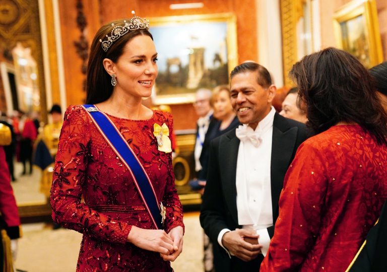 Ce nu are voie Kate Middleton să facă în public. Pentru mulți e un obicei banal, dar ea are interzis la acest lucru