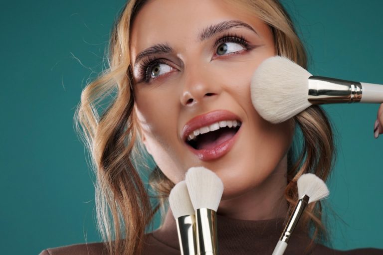 Cristina Floroiu, PR, creator de conținut și proprietar al unui brand. Ce spune despre cumpărăturile online și importanța promovării pe TikTok  SPECIAL