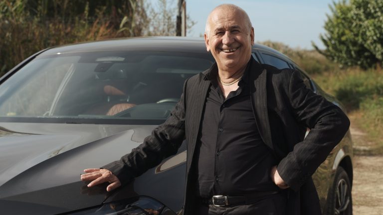 George Mihăiță nu mai vrea să vadă carne, de când îl interpretează pe Bebe Măcelaru. „De acum mănânc mai puțin și vorbesc mai mult” VIDEO EXCLUSIV