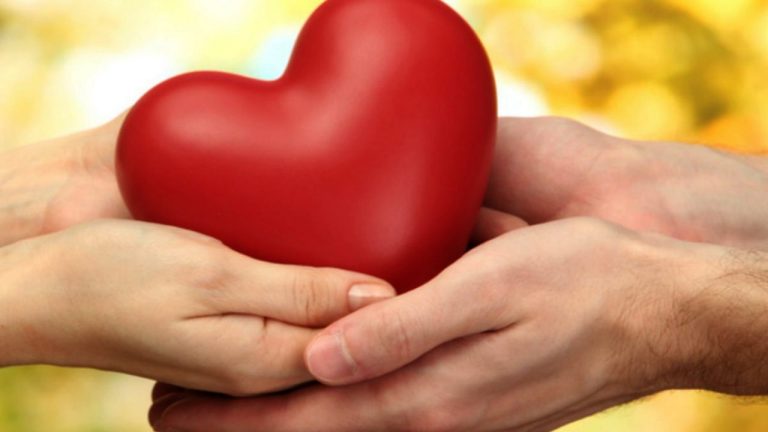 Idei de cadouri de Ziua Îndrăgostiților 2023 pentru soție sau iubită. Daruri superbe cu care îți poți surprinde perechea