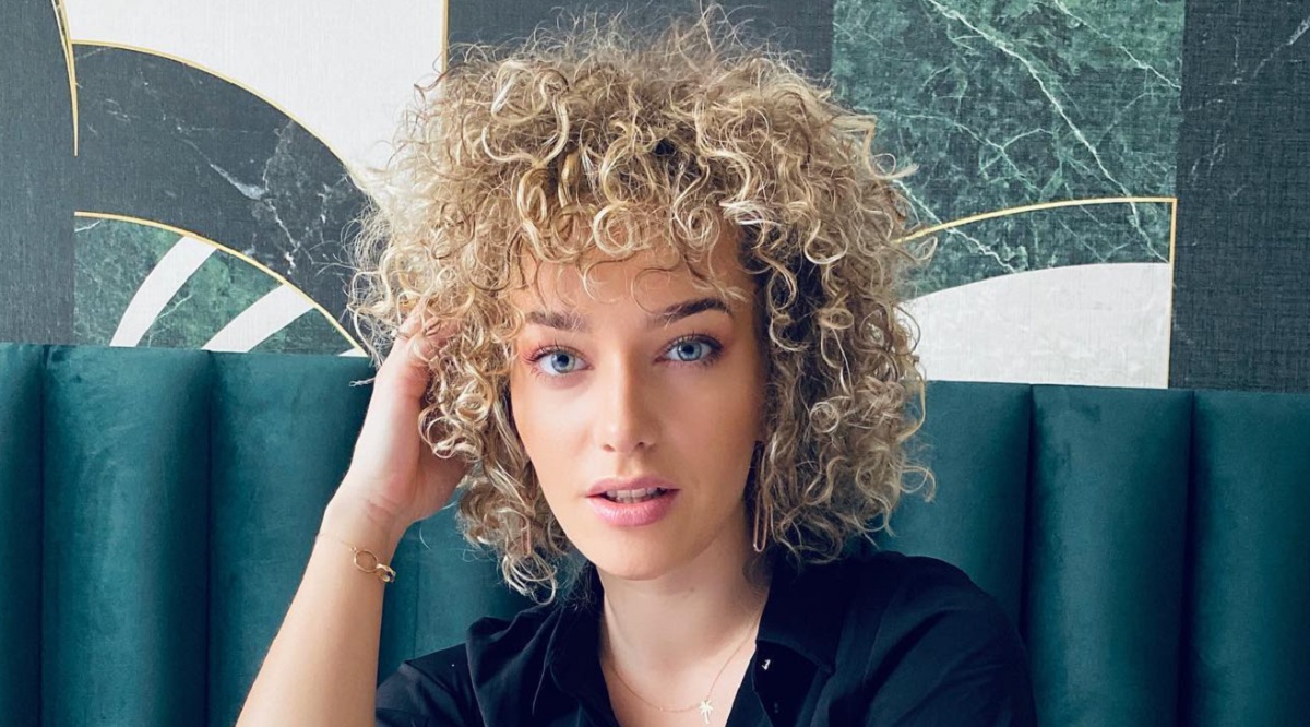 Cum își îngrijește Alexia Țalavutis părul creț