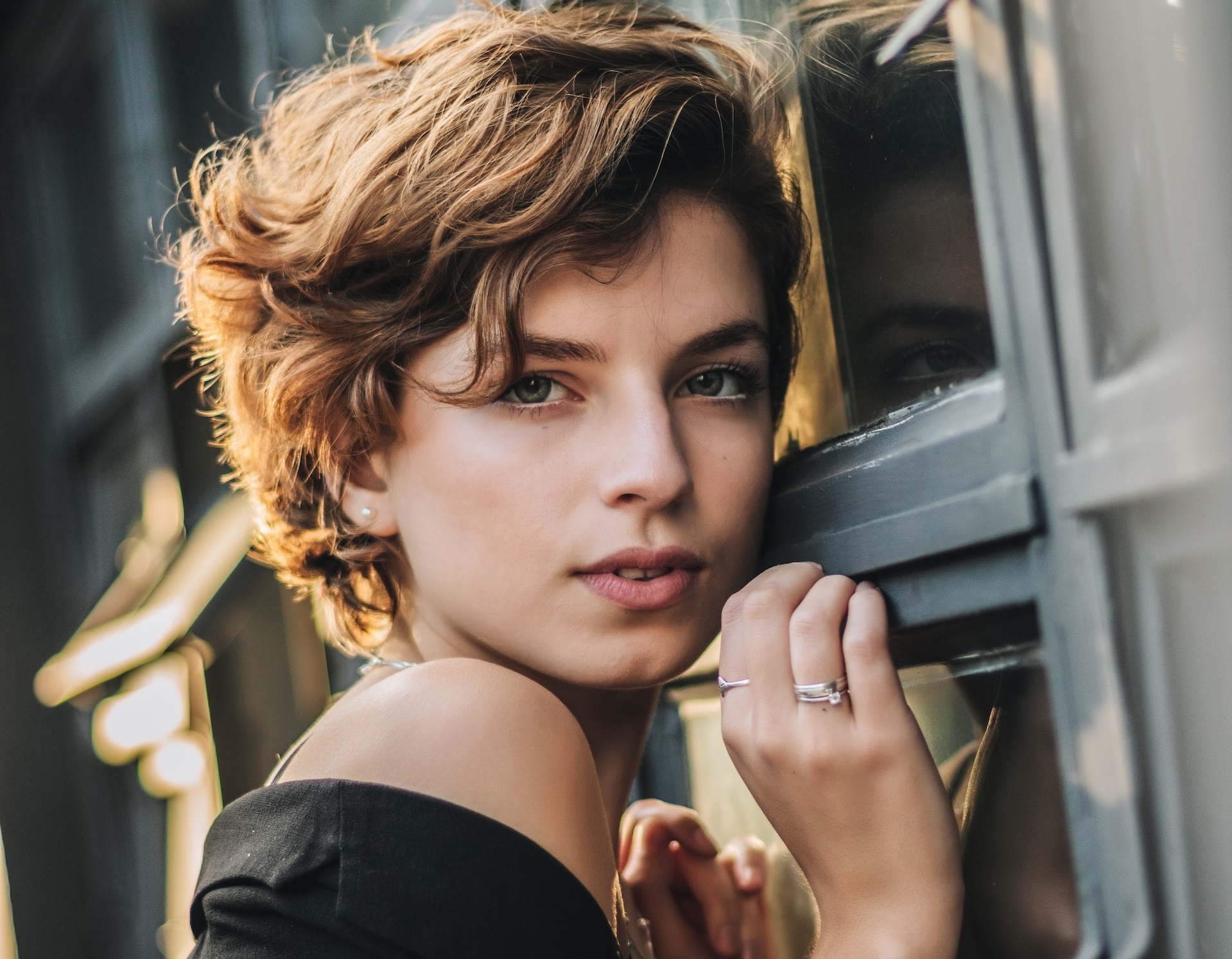 Trucul simplu prin care afli dacă îți stă bine cu părul scurt