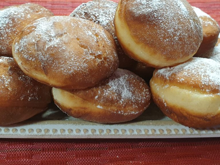 Gogoși de post, rețeta simplă. Ingredientul pe care trebuie să-l adaugi neapărat pentru a ieși pufoase și aromate