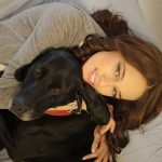 Andreea Raicu și câinele ei