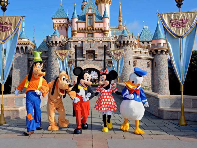 Cât costă o vacanță la Disneyland în 2023. Ce e important să știi dacă vrei să ajungi aici