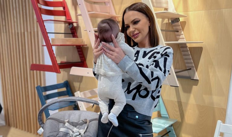 Ce nume inedit a ales Andreea Antonescu pentru fiica cea mică. Primele imagini cu artista și fetița ei FOTO