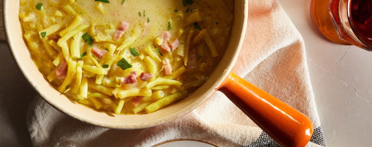 Secretul celei mai bune ciorbe de fasole galbenă. Ingredientul special pe care îl adaugă cei mai iscusiți bucătari