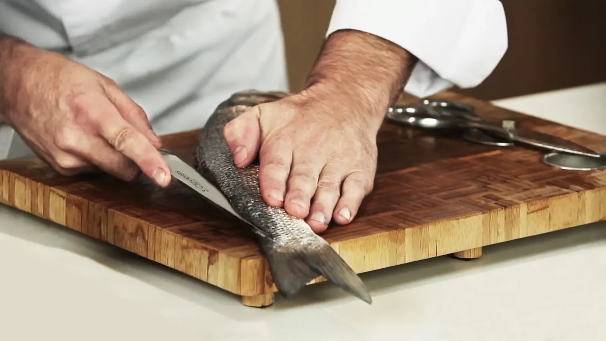 Cum se curăță rapid și ușor peștele