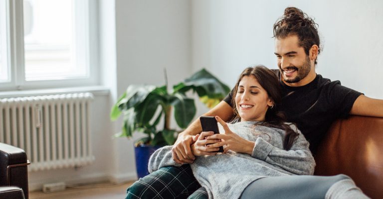 De ce oamenii ar trebui să locuiască împreună, înainte de a se căsători. Psihoterapeutul Oana Nicolau: „Este bine să ne reglăm toate lucrurile acestea” VIDEO EXCLUSIV