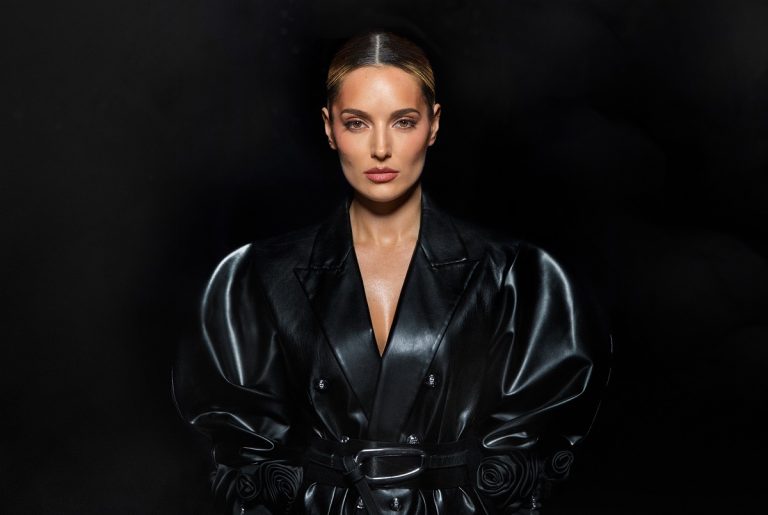 Minelli lansează „Silver & Gold | Chapter II”. Pentru acest album artista a colaborat cu producători de pe tot globul