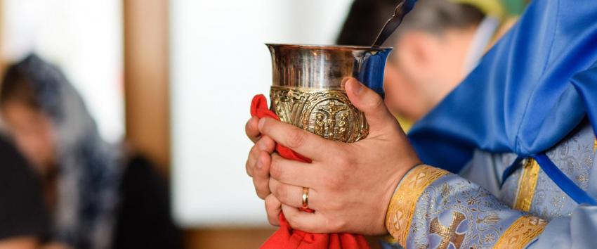 Păcate pentru care nu primești Sfânta Împărtășanie