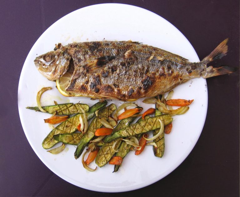 Rețete de pește pentru zilele cu dezlegare din postul Paștelui. Ce trebuie să adaugi ca să iasă ca la restaurant