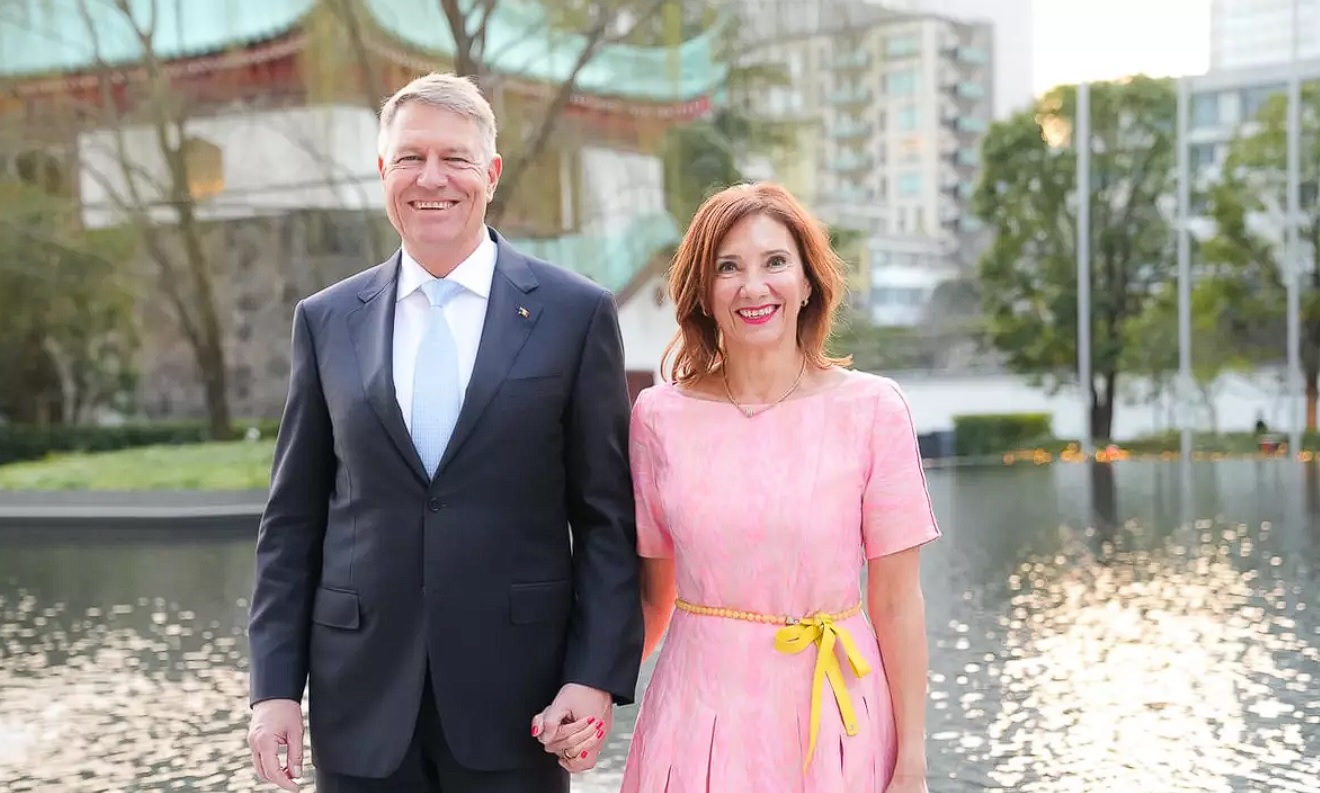 Cum a mers îmbrăcată Carmen Iohannis la Marea Moschee din Abu Dhabi