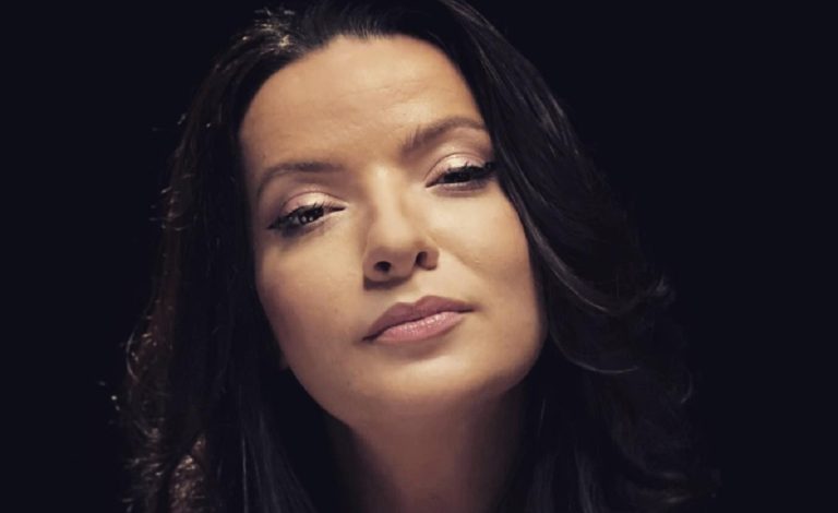 Cum a mers îmbrăcată Anca Dinicu la premiera filmului “Haita de acțiune”. A atras toate privirile cu această ținută inedită