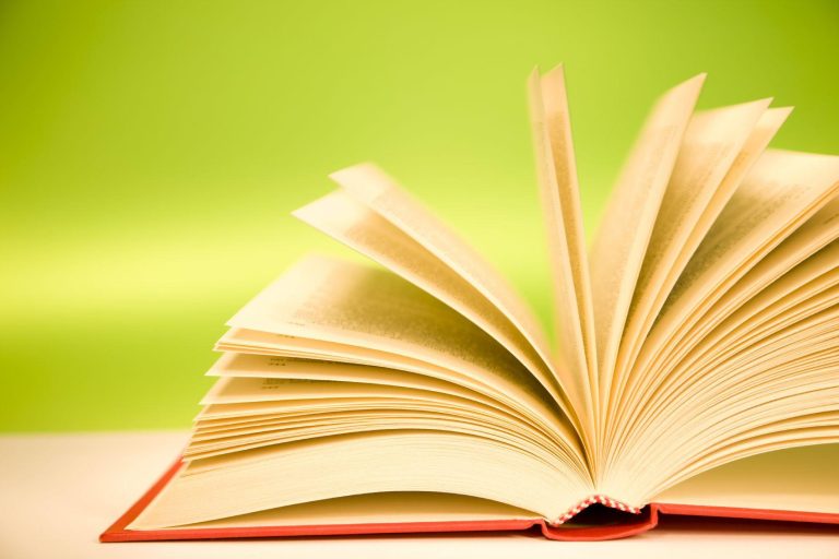 Dragile sau dragele? Multe persoane fac greșeala. Aceasta este de fapt forma corectă de plural