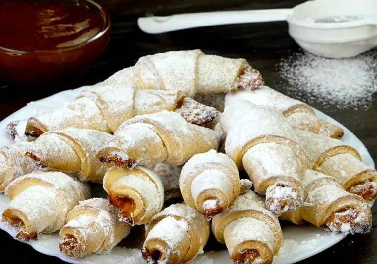 Ce să pui în cornulețele de post pentru a ieși fragede. Ingredientul special care nu trebuie să lipsească