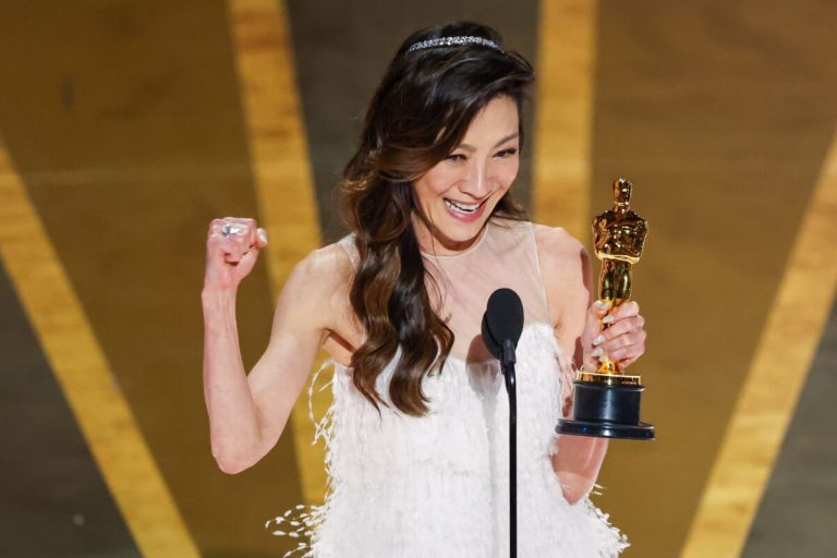 Cine este Michelle Yeoh și în ce filme a jucat. A devenit prima actriță din Asia care a câștigat premiul Oscar pentru rol principal