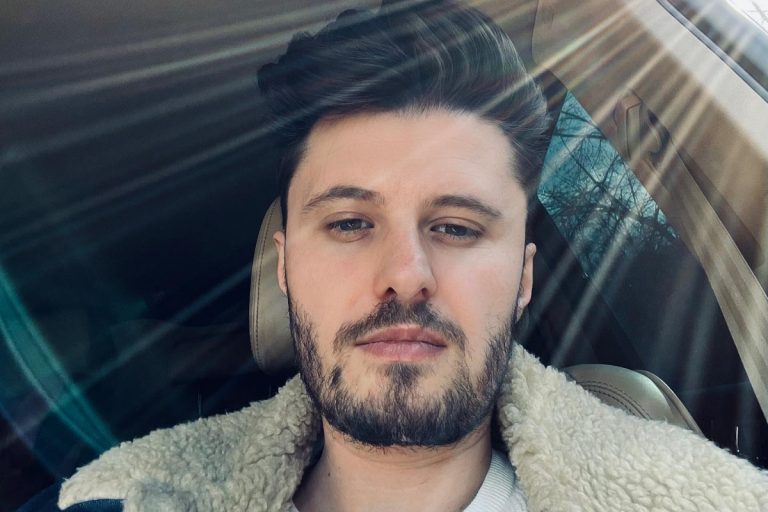 Florian Rus, cântăreț și compozitor, despre drumul lui în industria muzicală: “Talentul nu are treabă cu succesul” EXCLUSIV