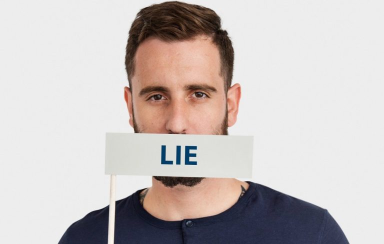 Cum îți dai seama că te minte. Metoda surprinzătoare