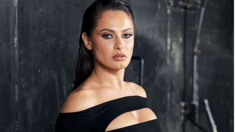 Cine este bărbatul cu care se iubește Raluka. “Nu-i ușor cu mine”. Este o diferență de 20 de ani între ei