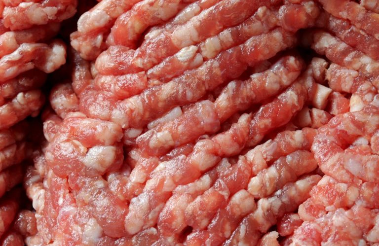 Ce conține carnea tocată vrac din supermarketuri, de fapt. Cu siguranță nu vei mai cumpăra