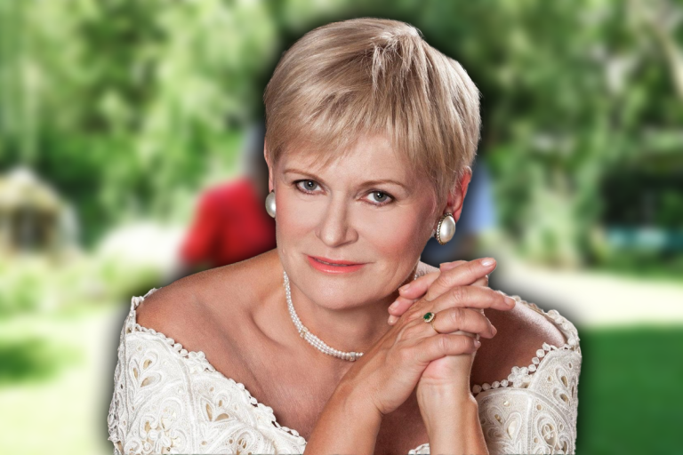 Ce făcea și cum arăta Monica Tatoiu în tinerețe. Imagini de colecție