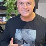 Cum reușește Adrian Enache să își acopere părul grizonat